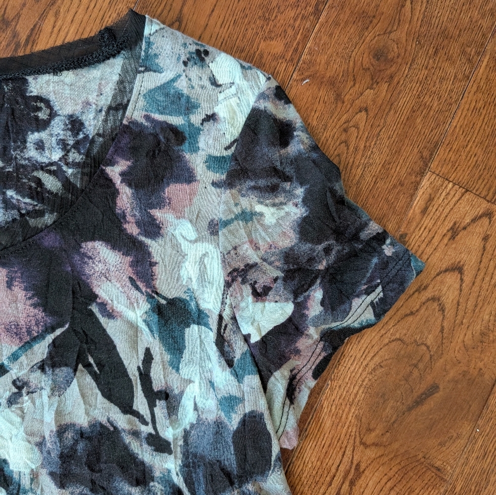 EUC Simply Vera Vera Wang Short Sleeve Abstract Print Black Top Shirt Size Small - Picture 9 of 9